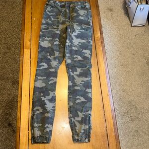 American Eagle Outfitters Women's Camouflage Skinny Jeans